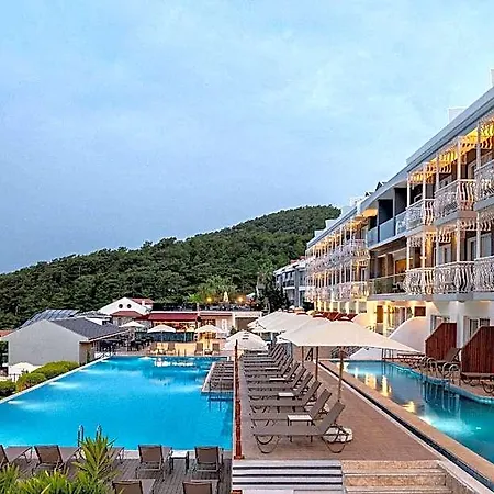 Ramada By Wyndham Fethiye Otel 4*